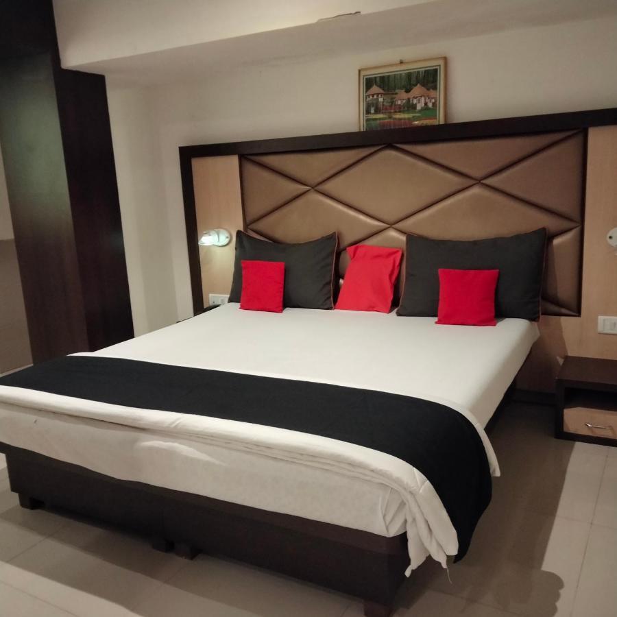 Hotel Everest Navi Mumbai Exterior foto