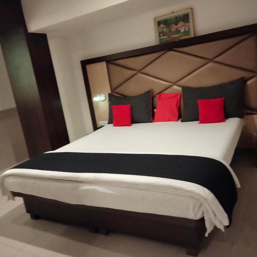 Hotel Everest Navi Mumbai Exterior foto