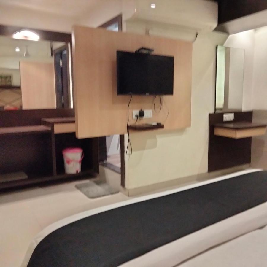 Hotel Everest Navi Mumbai Exterior foto