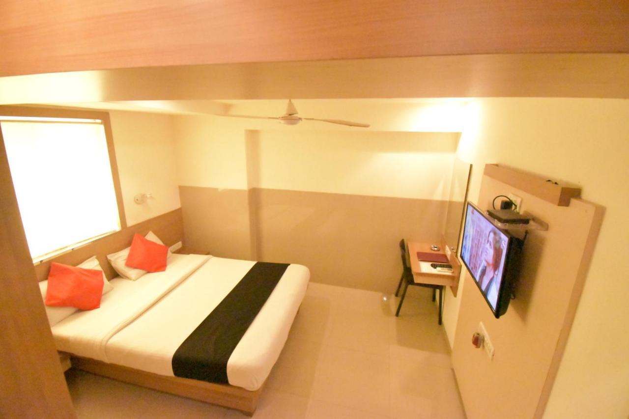 Hotel Everest Navi Mumbai Exterior foto